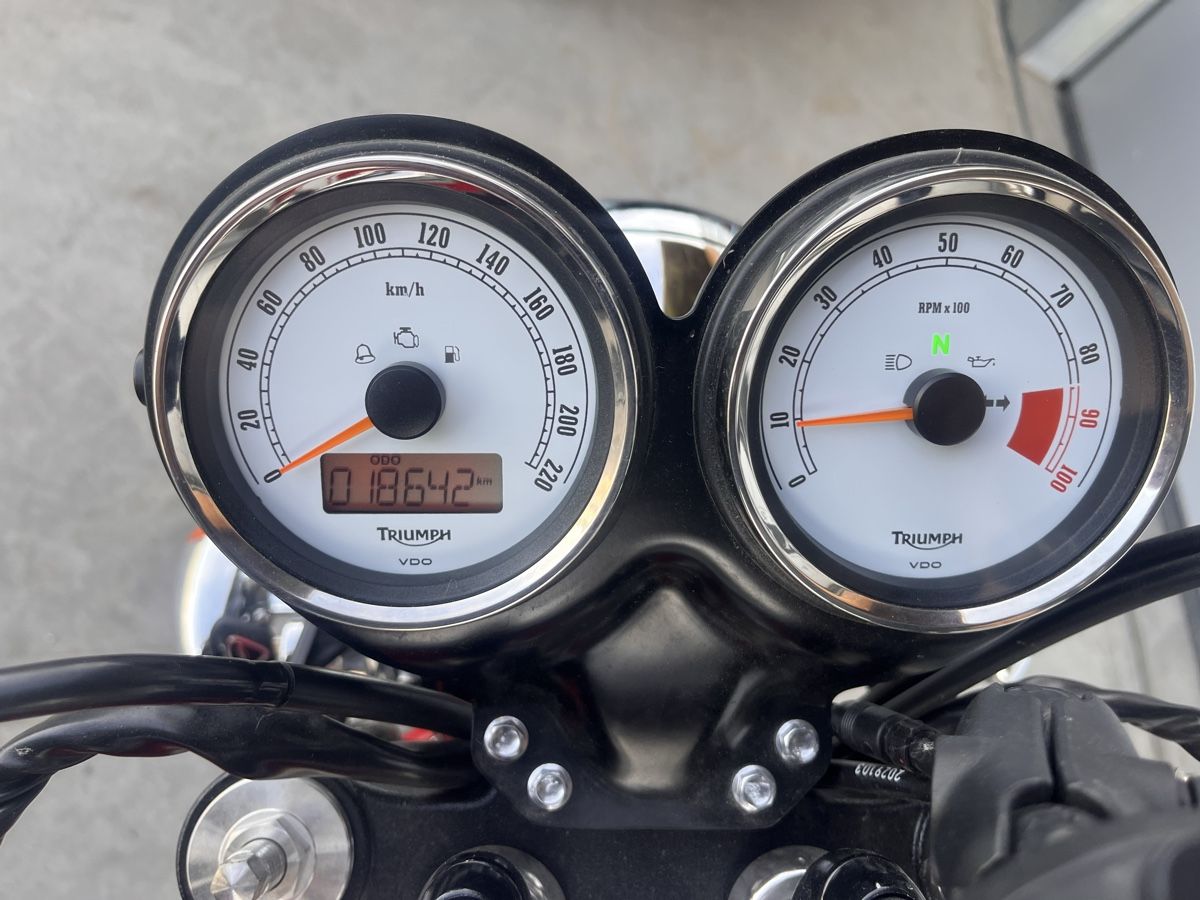 Triumph Strada: Triumph Thruxton 900 – Usato da Basadingen venduto da wabae 5