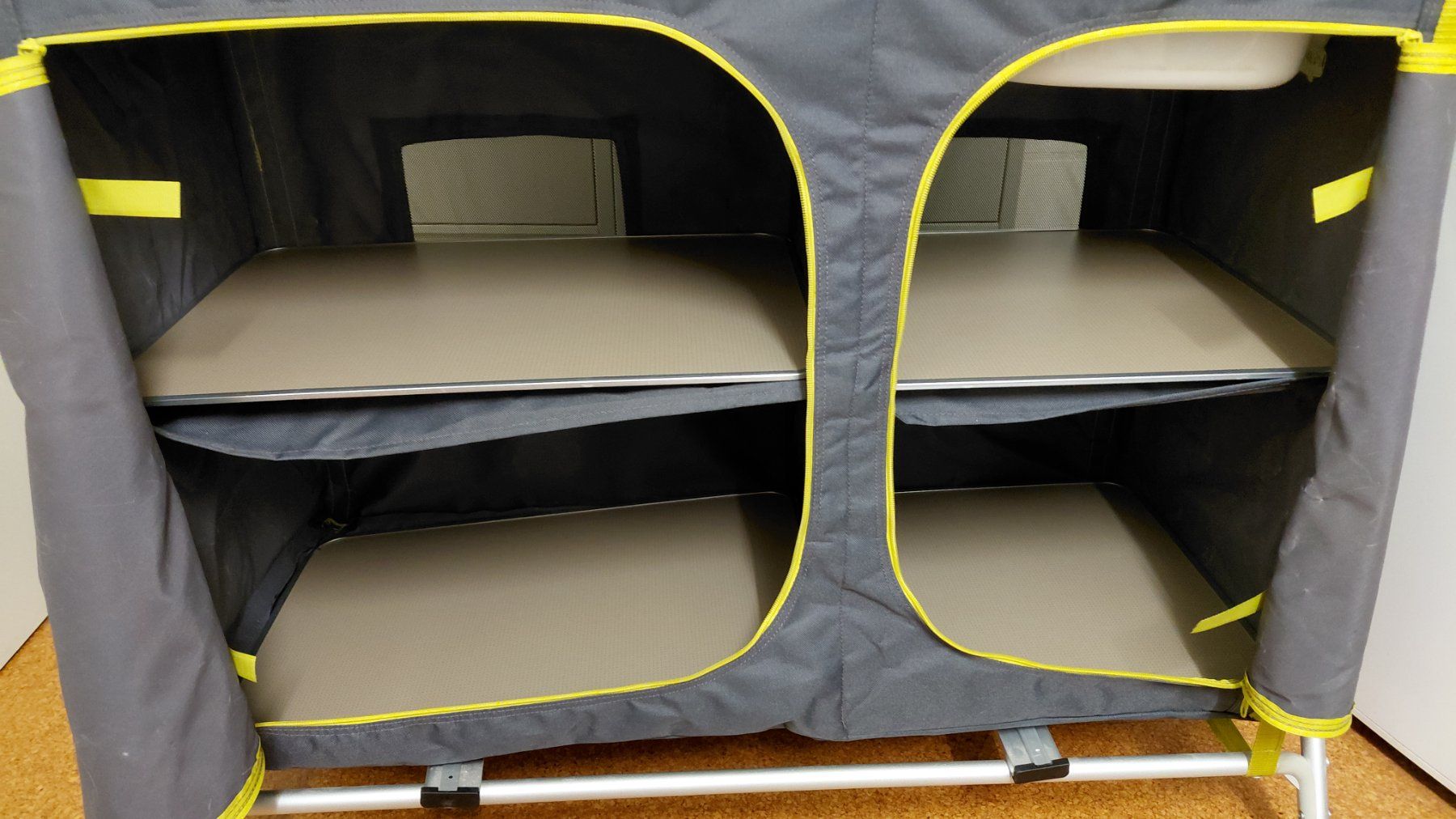 Armadi: Vorratsschrank verpackt in Tragtasche – Usato da Flawil venduto da erh_g2bm 1