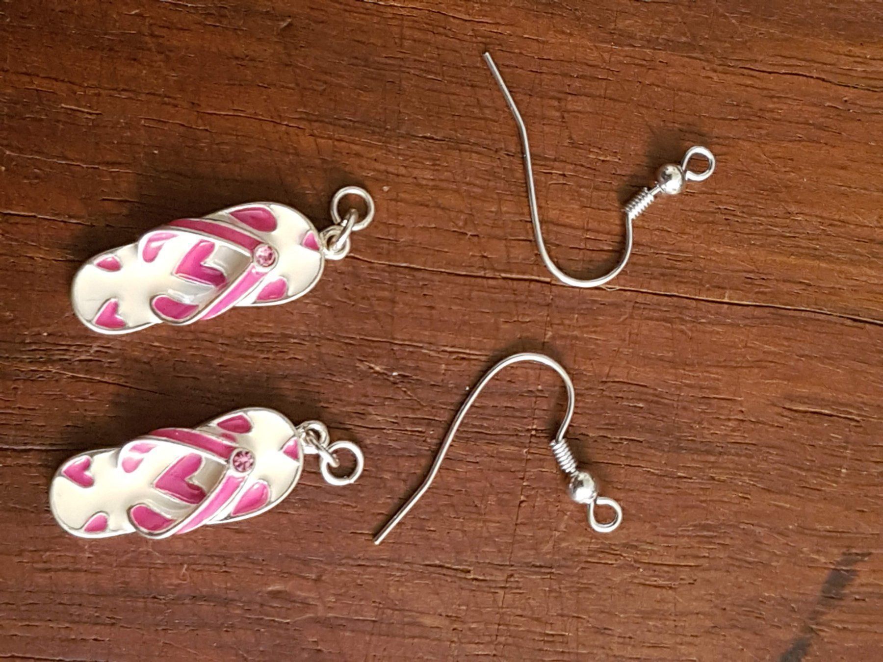 Ohrringe & -stecker: Ohrringe Flipflops Emaille rosa weiss silberfarben – Gebraucht aus Ettingen von Maranathatalitha 3