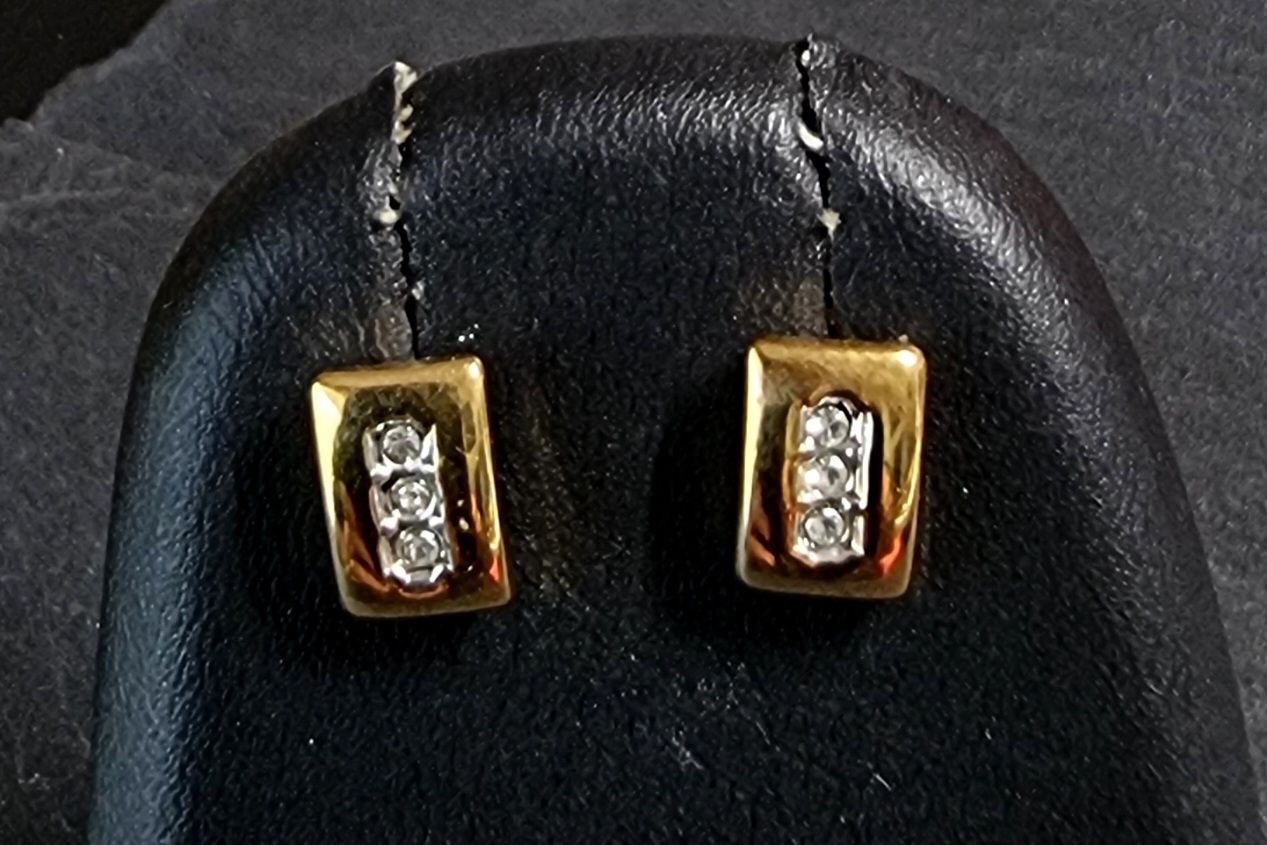 Orecchini pendenti & Orecchini a lobo: Clous d'oreille dorés de forme rectangulaire – Usato da Veyrier venduto da Leilazizou
