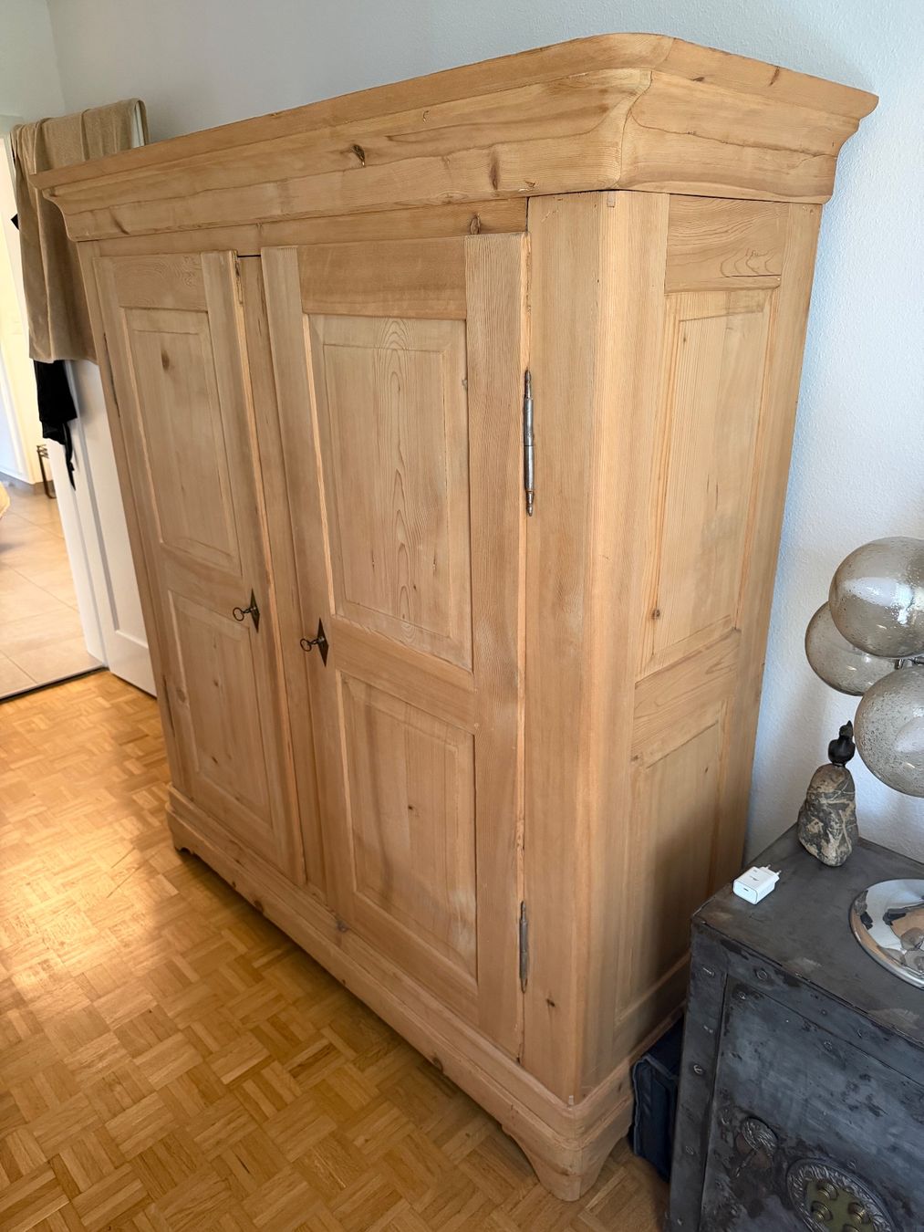 Armadi: Ancienne armoire en sapin démontable – Usato da Neuchâtel venduto da luc_8c68 1