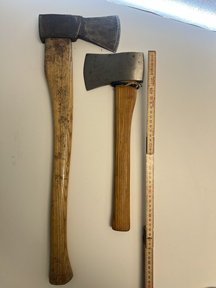 Alle Werkzeuge: Beile mit Holzstiel, 2 Stk – Gebraucht aus Rotkreuz von Migu2012 2