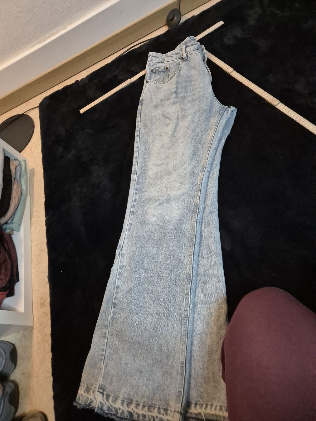 Jeans: Jeans hellblau Grösse S mit ausgefranstem Saum Flared – Usato da Zürich venduto da Drago670 5