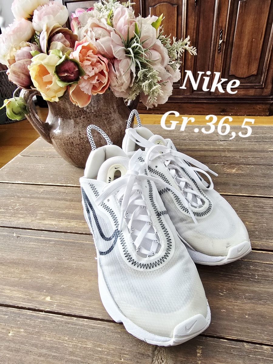 Nike Scarpe da uomo: Nike Schuhe Größe 36,6 – Usato da Dübendorf venduto da rogioo