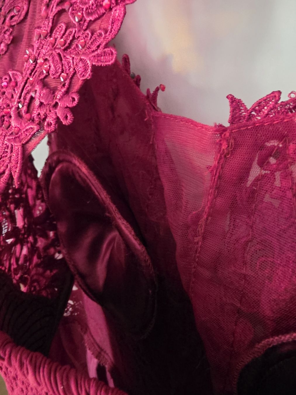 Kleider: Bordeauxfarbenes Abendkleid – Gebraucht aus Schüpfen von 95Sunni96 3
