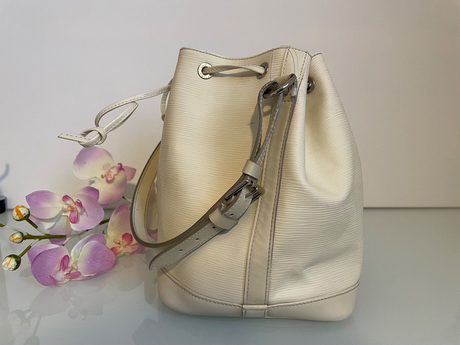 Louis Vuitton Borse da donna: Louis Vuitton Petit Noé weiss – Usato da Hittnau venduto da LuxAndMore 1