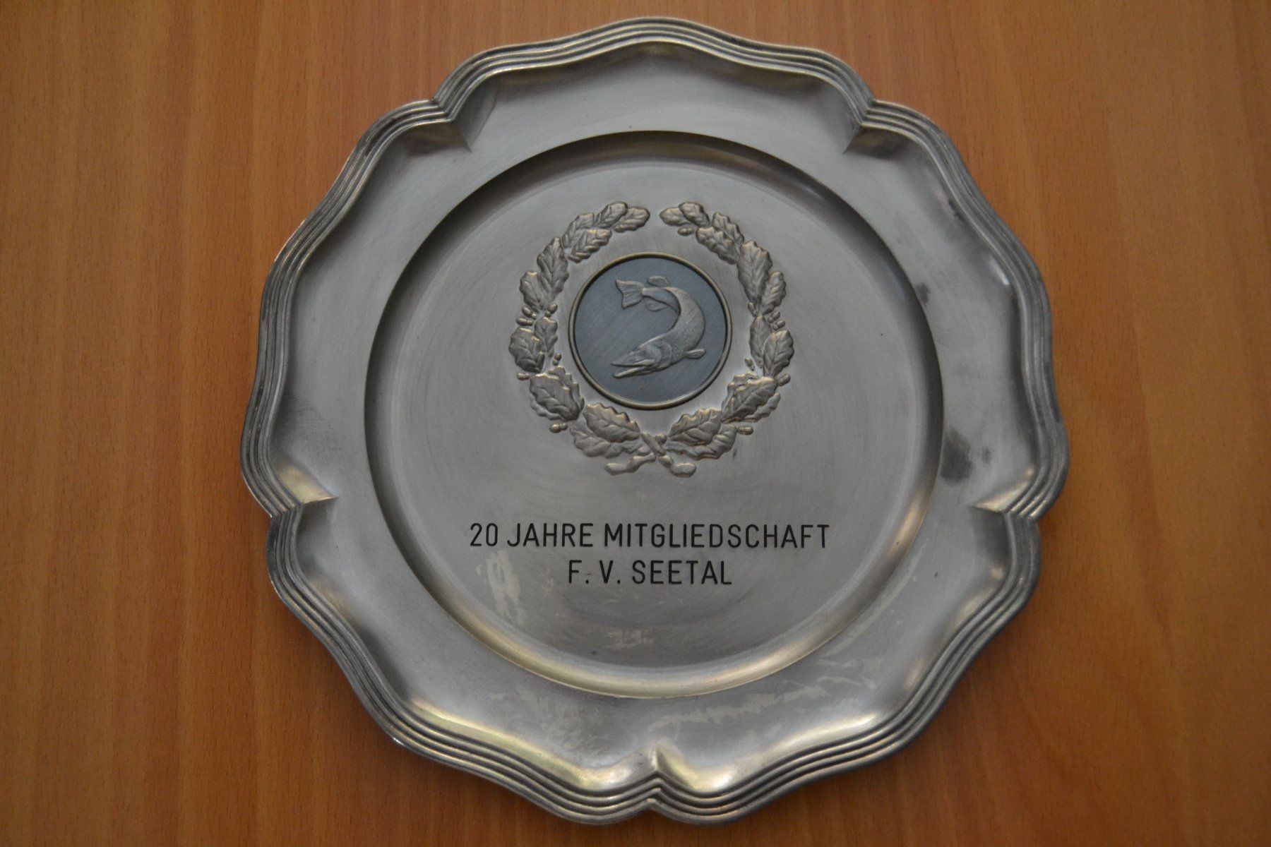 Assiettes: Zinnteller mit Hecht – D'occasion à Beinwil am See par kajak55