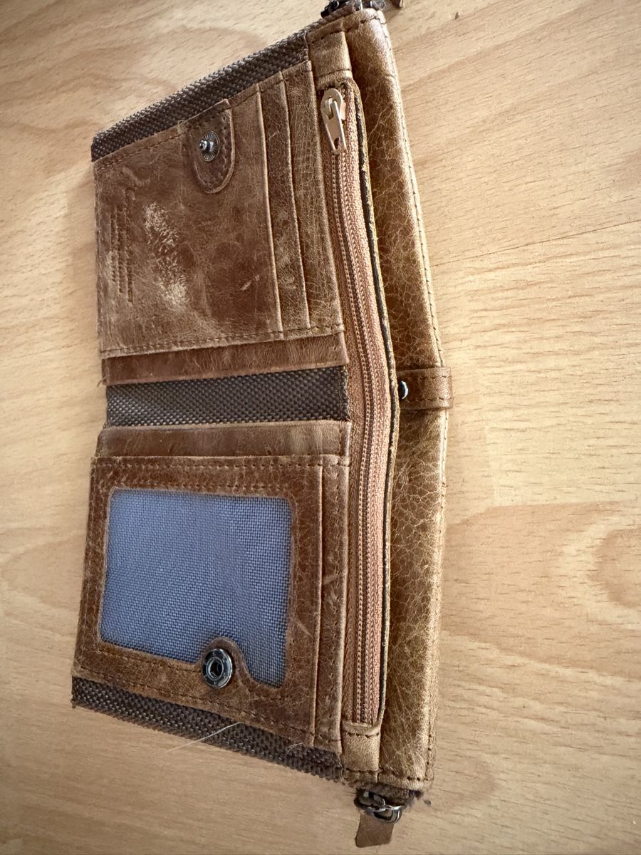Portefeuilles: Brown Leather Wallet Good Condition – Neuf (Voir description) à Zürich par Wick.j 2