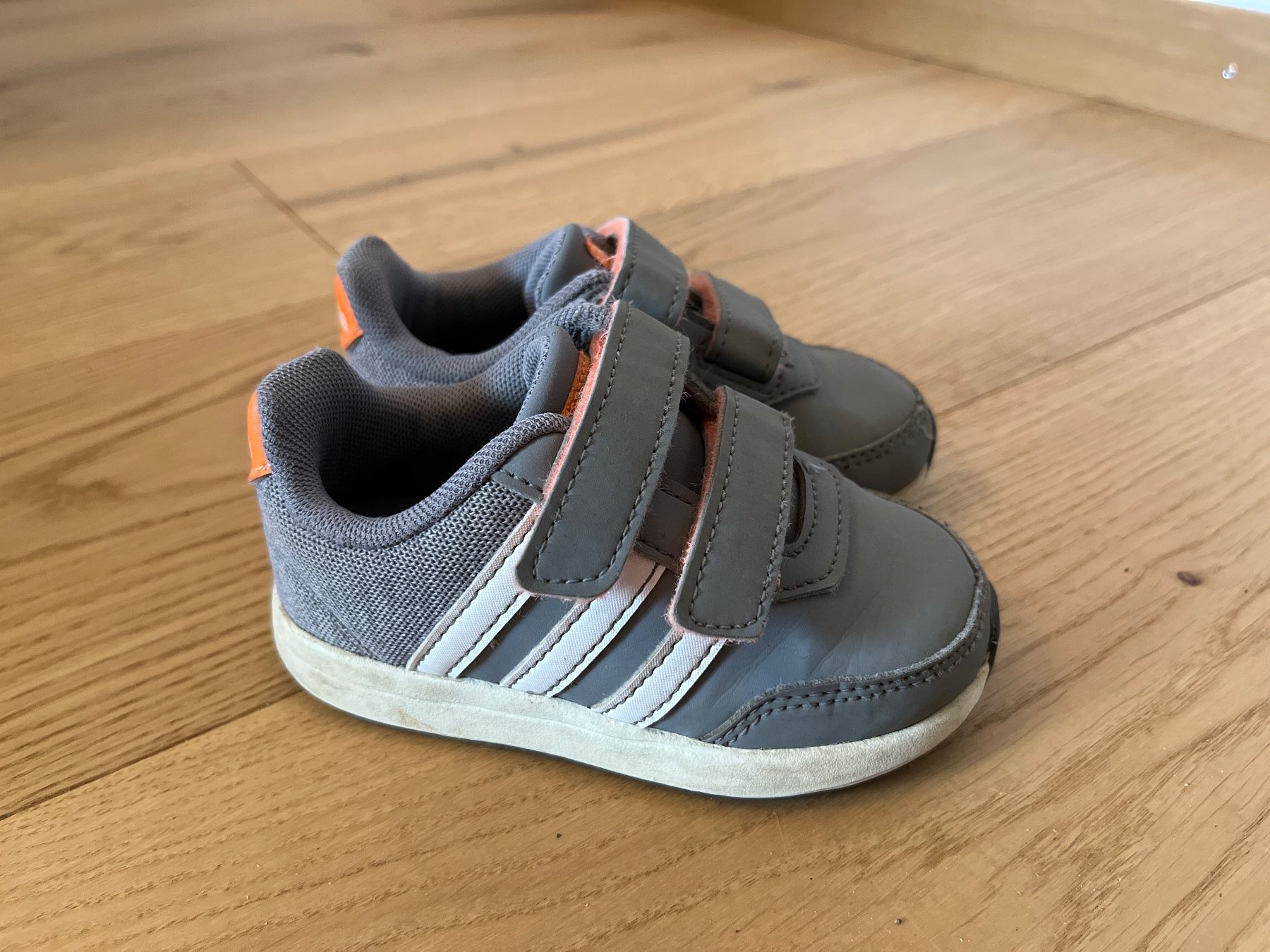 Adidas Scarpe per ragazzi: Adidas Sneaker Gr.21 – Usato da Winterthur venduto da ani_svs9