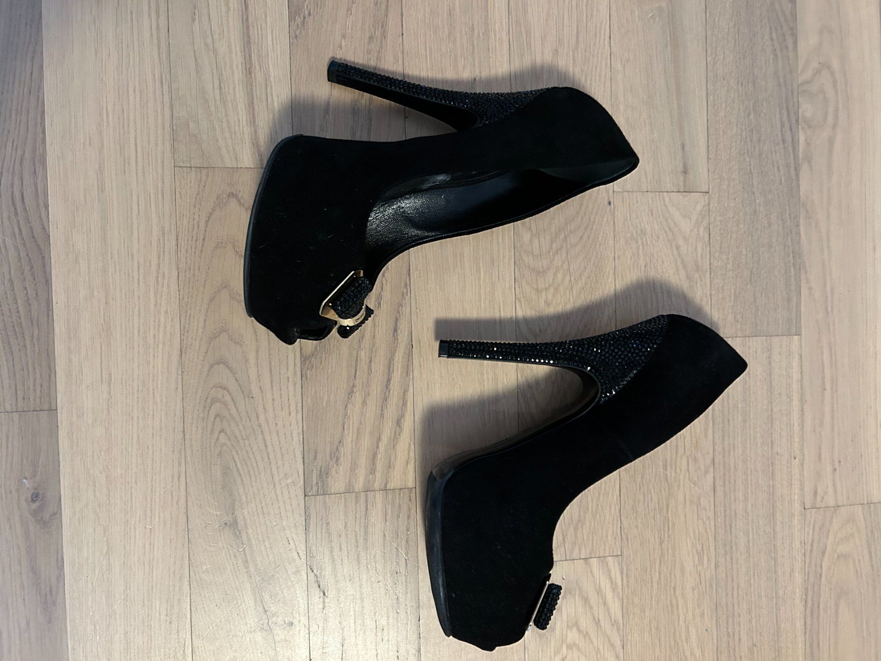 Louis Vuitton Scarpe da donna: Louis Vuitton - Swarovski bow /heel pump – Usato da Freudwil venduto da dihuepe 1
