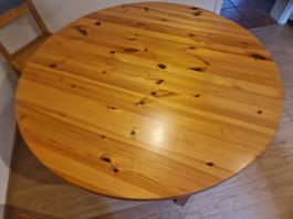 Holztisch massiv, ausziehbar mit 6 Stühlen