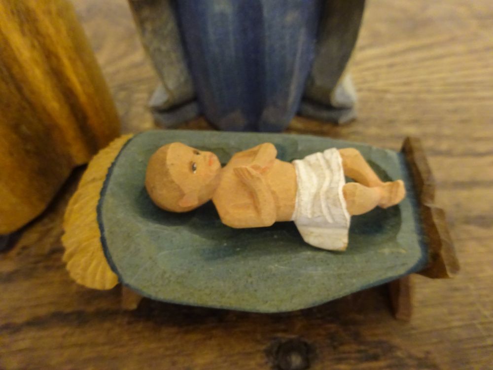 Sullivans Weihnachtskrippe Heilige Familie Aus Harz - 21,6 Cm Hoch