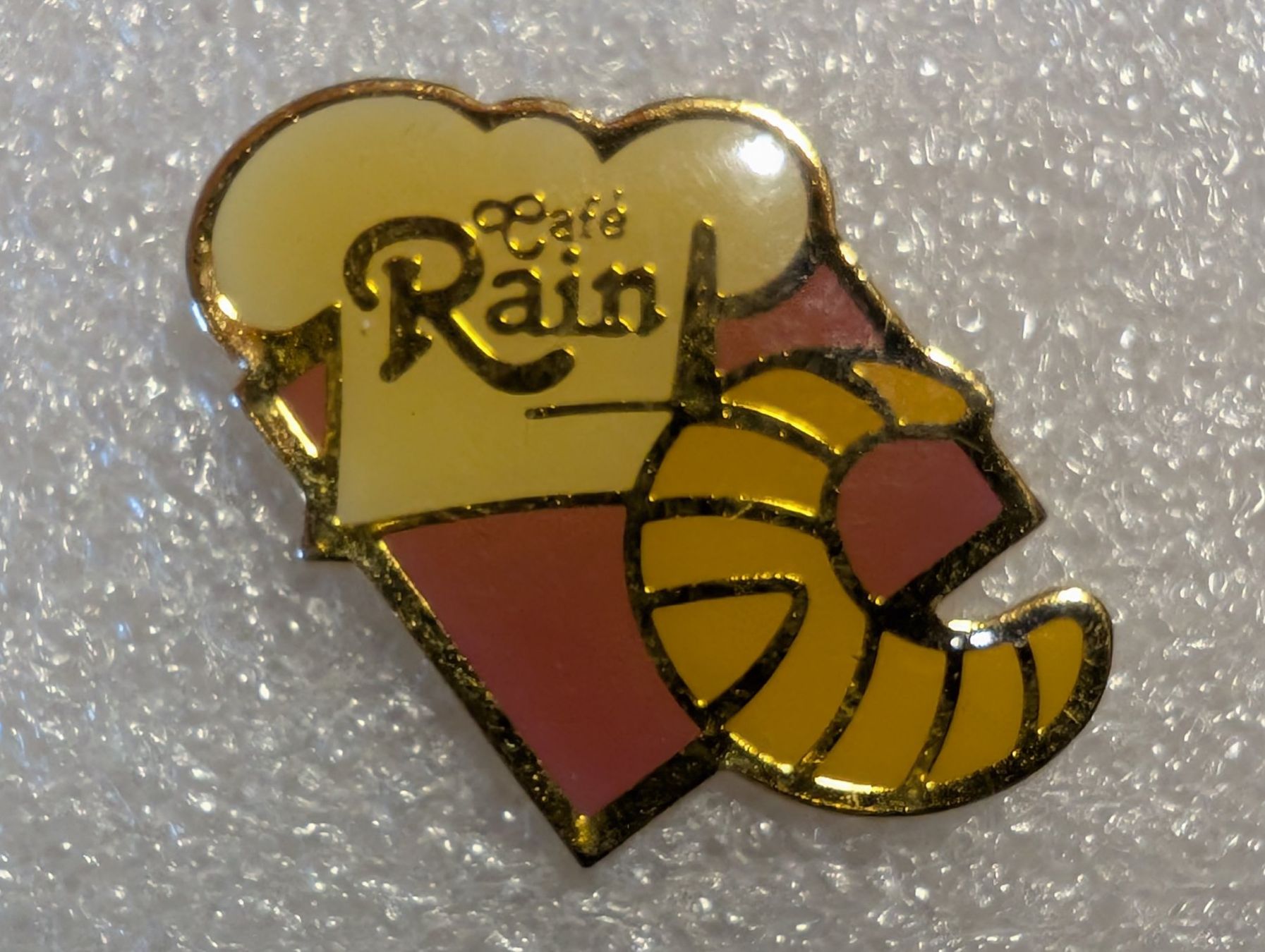 Placchette & Badge: Ansteckpin 284: Cafe Rain – Usato da Oppligen venduto da Pin-Fall-Shop
