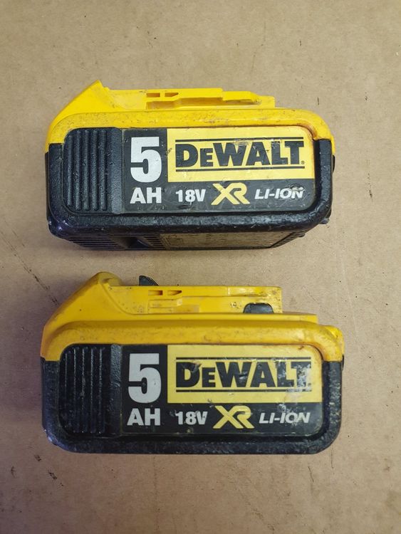 2 DeWALT Akkus 18V 5 Ah gebraucht | Kaufen auf Ricardo