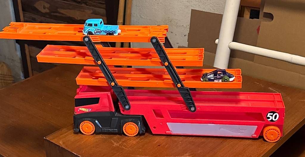 Giocattoli: Hotwheel mega truck – Usato da Kriens venduto da aneja