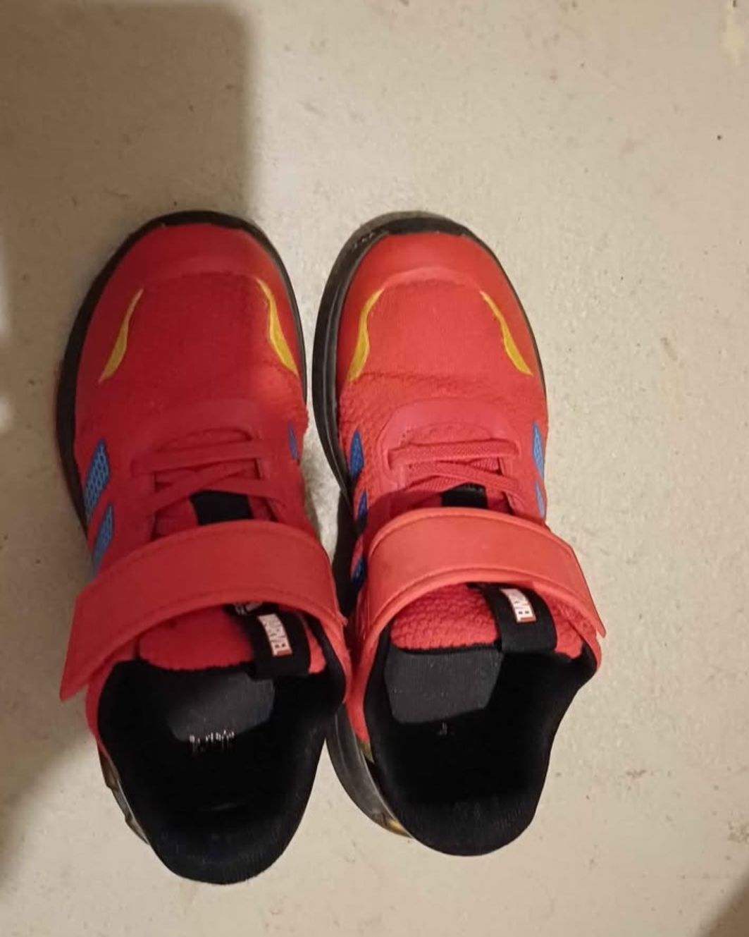 Adidas Scarpe per ragazzi: Kinder Schuhe – Usato da Wil SG venduto da ale_zd8r