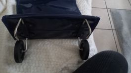 Sac de courses à roulettes pliable, bleu marine, pratique!