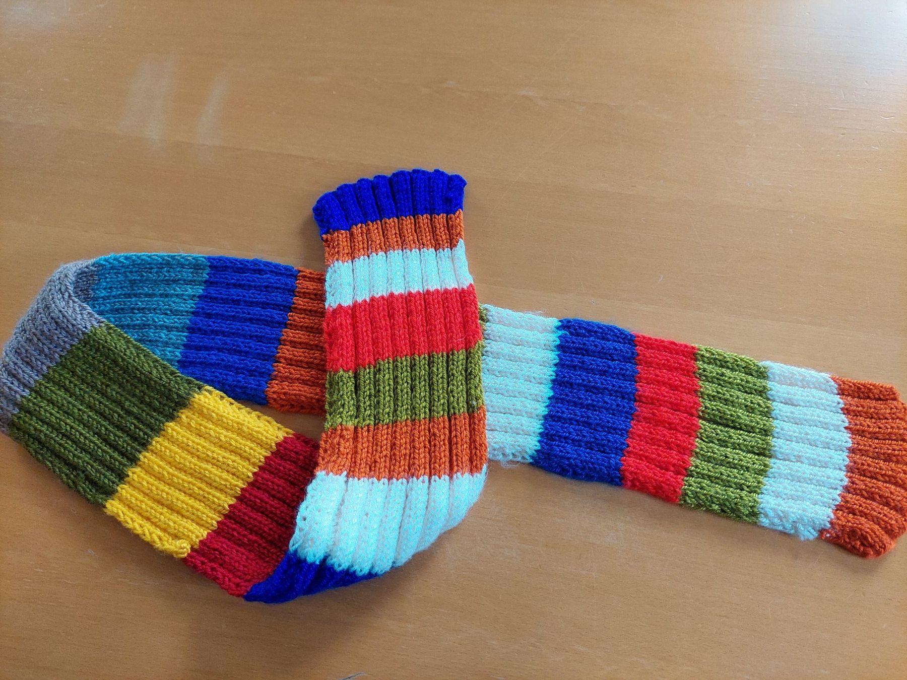 Foulard & Sciarpe: Handgemachter Gestrickter Schal – Usato da Zürich venduto da meymano 1