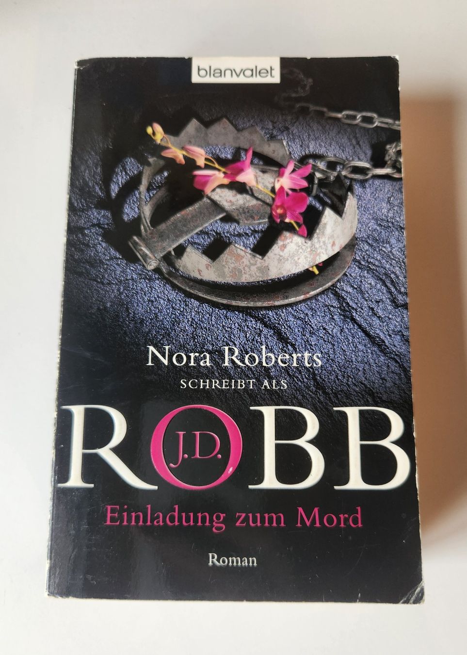 Bücher: BUCH Einladung zum Mord von J.D. Robb – Gebraucht aus Frauenfeld von Lunarlilac