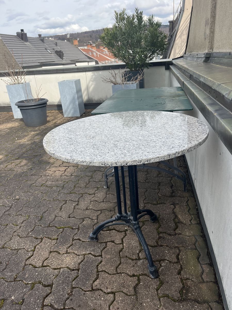 Tavoli: Jugendstil Gartentisch rund Granit Gusseisen – Usato da Zürich venduto da Budulinek123