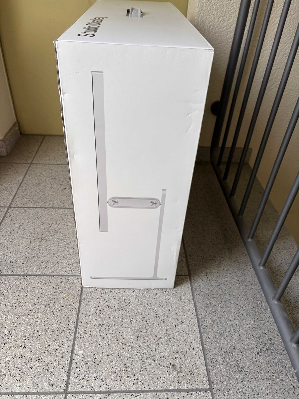 Monitor: Apple Studio Display - nur Originalverpackung (leer) – Usato da Zürich venduto da wabomania 2