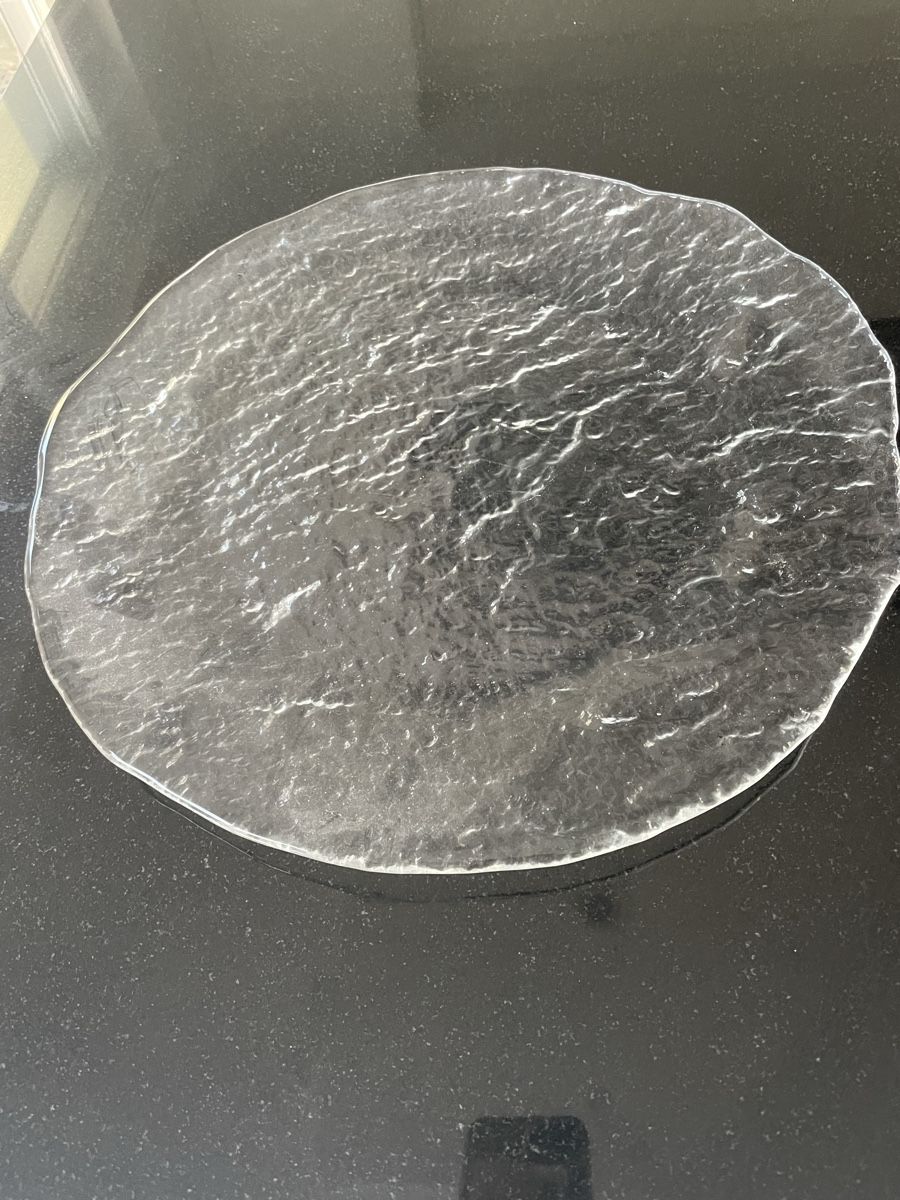 Piatti di portata: Textured Glass Serving Plate - Stylish Kitchen Decor – Usato da Waedenswil venduto da Paps04