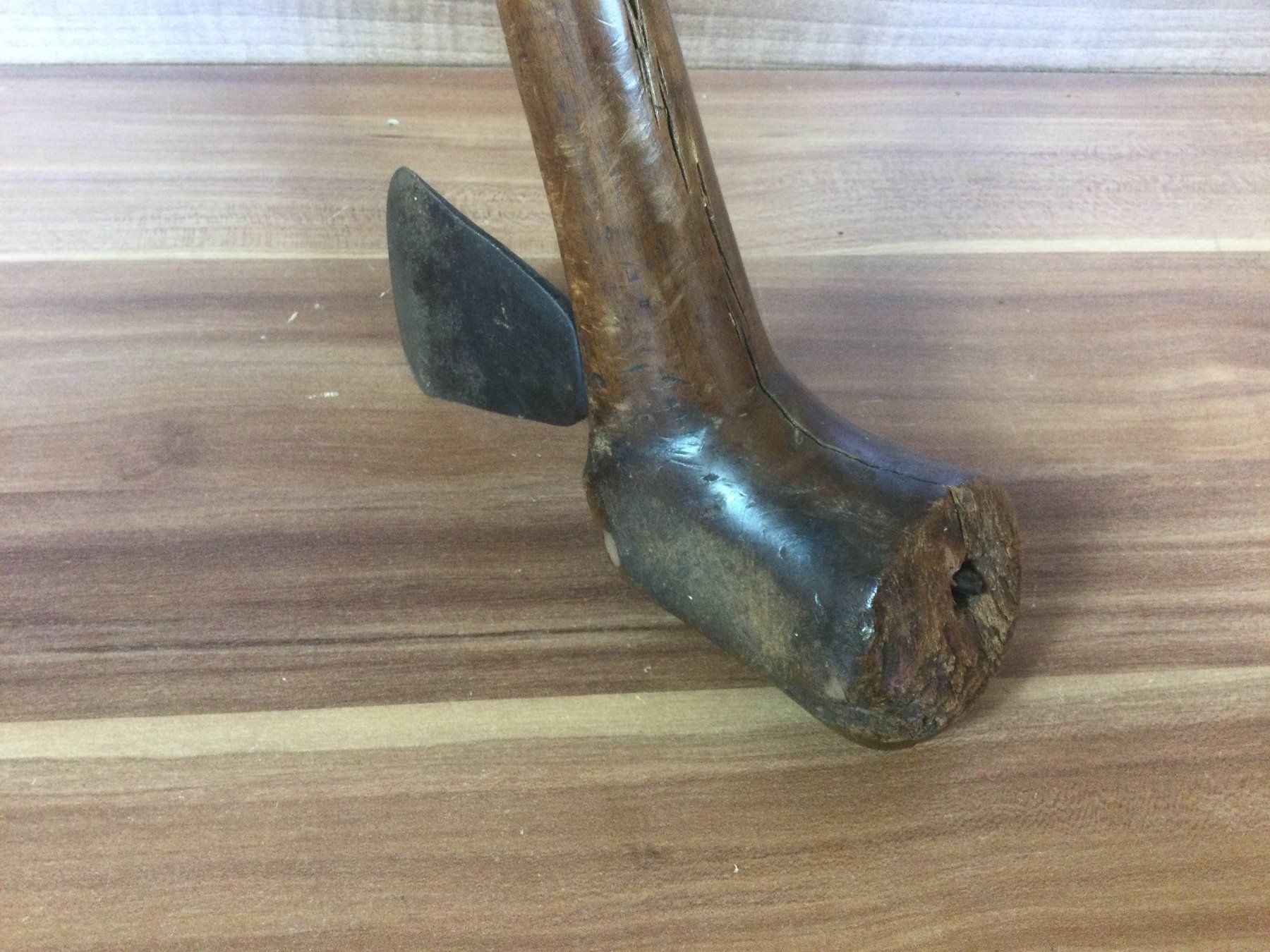 Armi bianche: Antikes Tomahawk oder andere Axt mit Eisenklinge – Usato da Wangen SZ venduto da kuriosum12 3