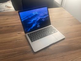 MacBook Pro M1 (2020) - 16 GB RAM / 1 TB SSD