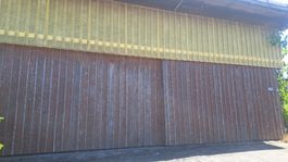 Holztor und Lichtplatten