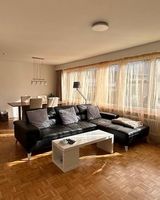 Schwarzes Ecksofa aus Leder in gutem Zustand