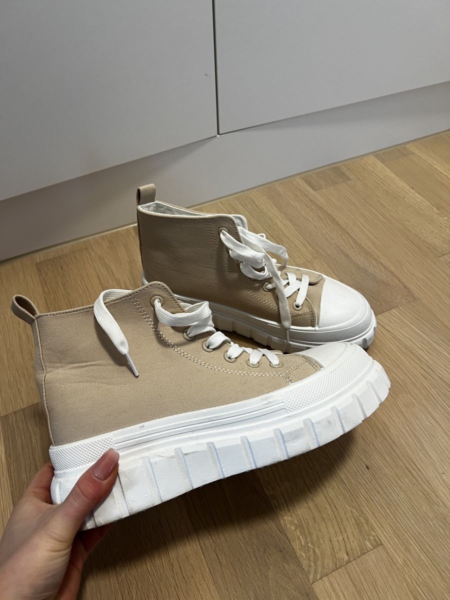 Chaussures femmes: Platteau Sneaker Beige – D'occasion à Rapperswil SG par Tiniva 3