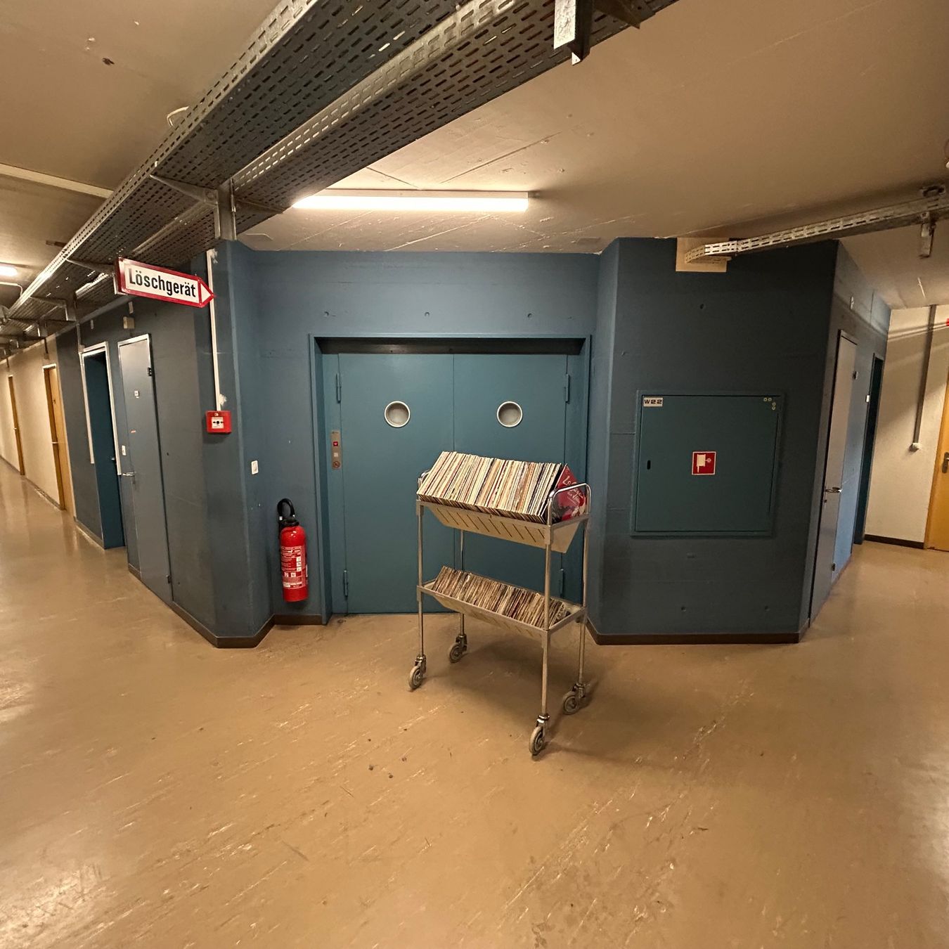 Valises & Sacs: Schallplatten Transportwagen ohne Schallplatten – D'occasion à Zürich par LuZ_8005