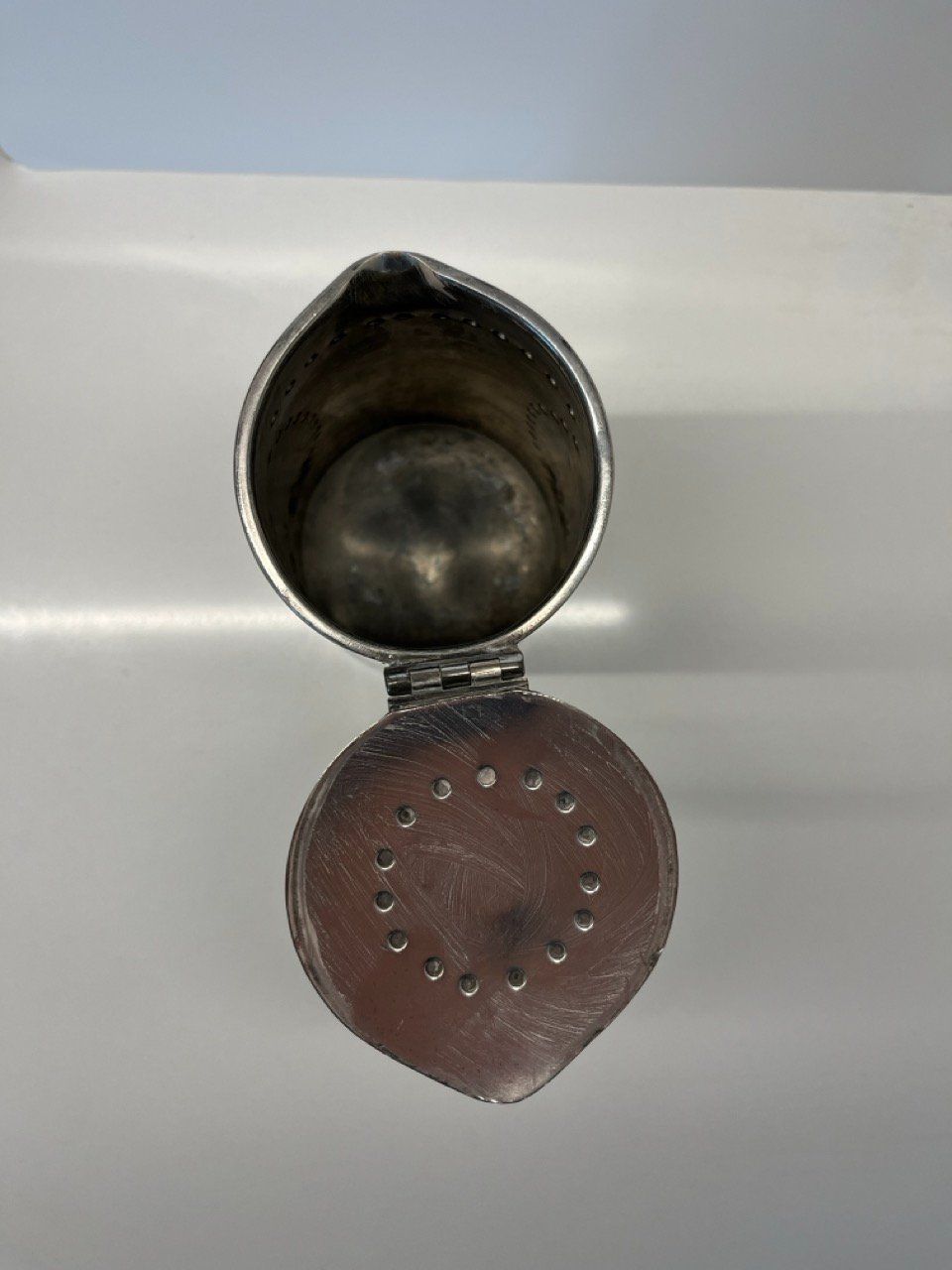 Caraffe: Decorated silverplated water pitcher/jug – Usato da Interlaken venduto da giorgiotraverso 4