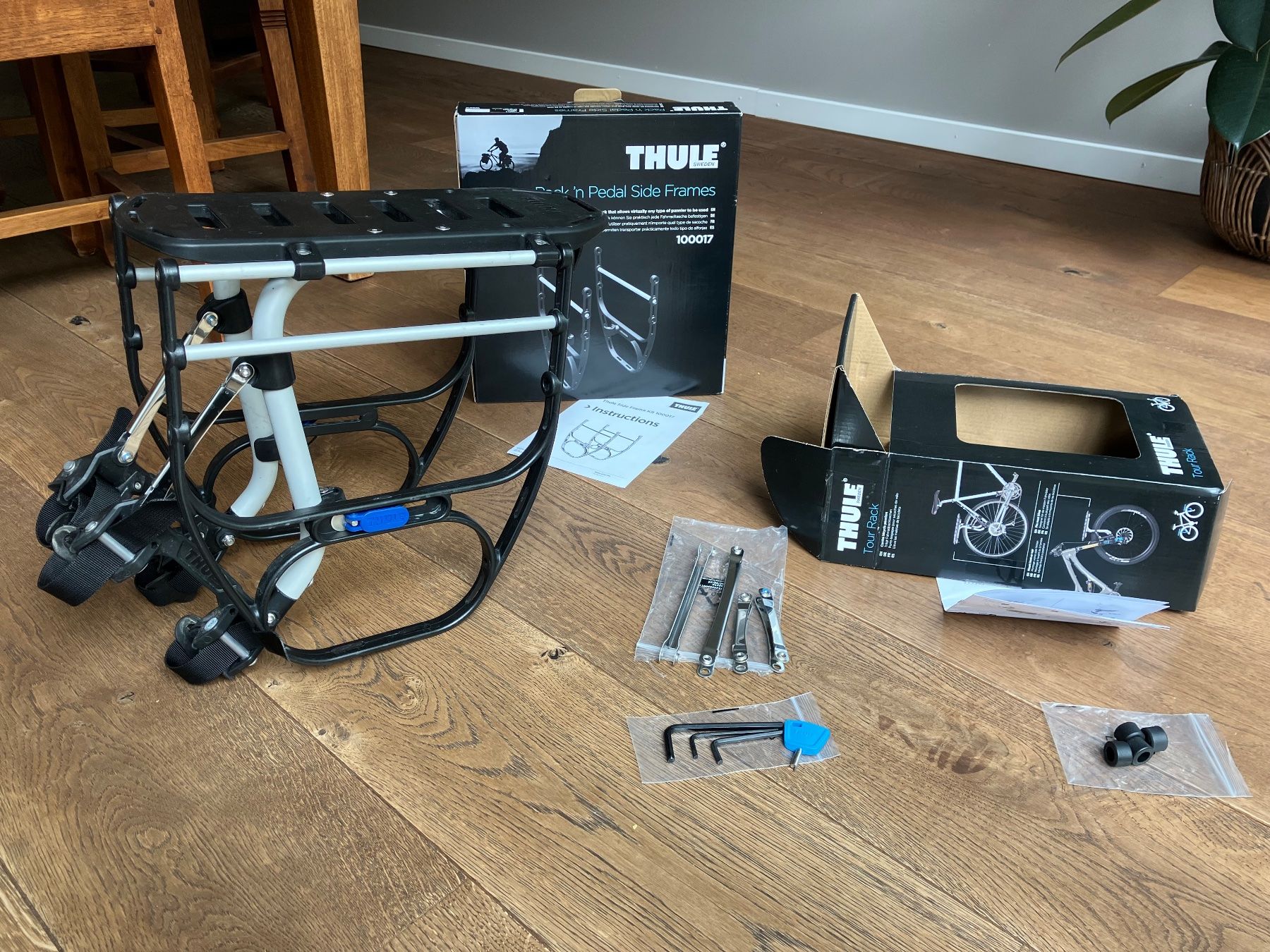 Thule Ersatzteile: Thule Gepäckträger Tour Rack mit Pack n' Pedal Side Frames – Gebraucht aus Olten von