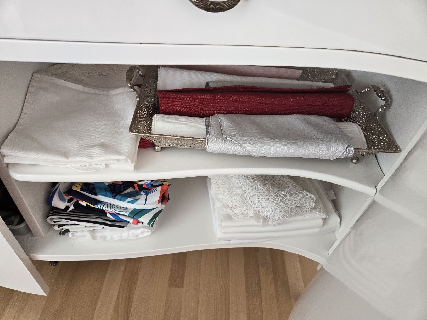 Cassettiere: Design-Sideboard/Kommode, weiss, Klavierlack – Usato da Aadorf venduto da Tirgram 1