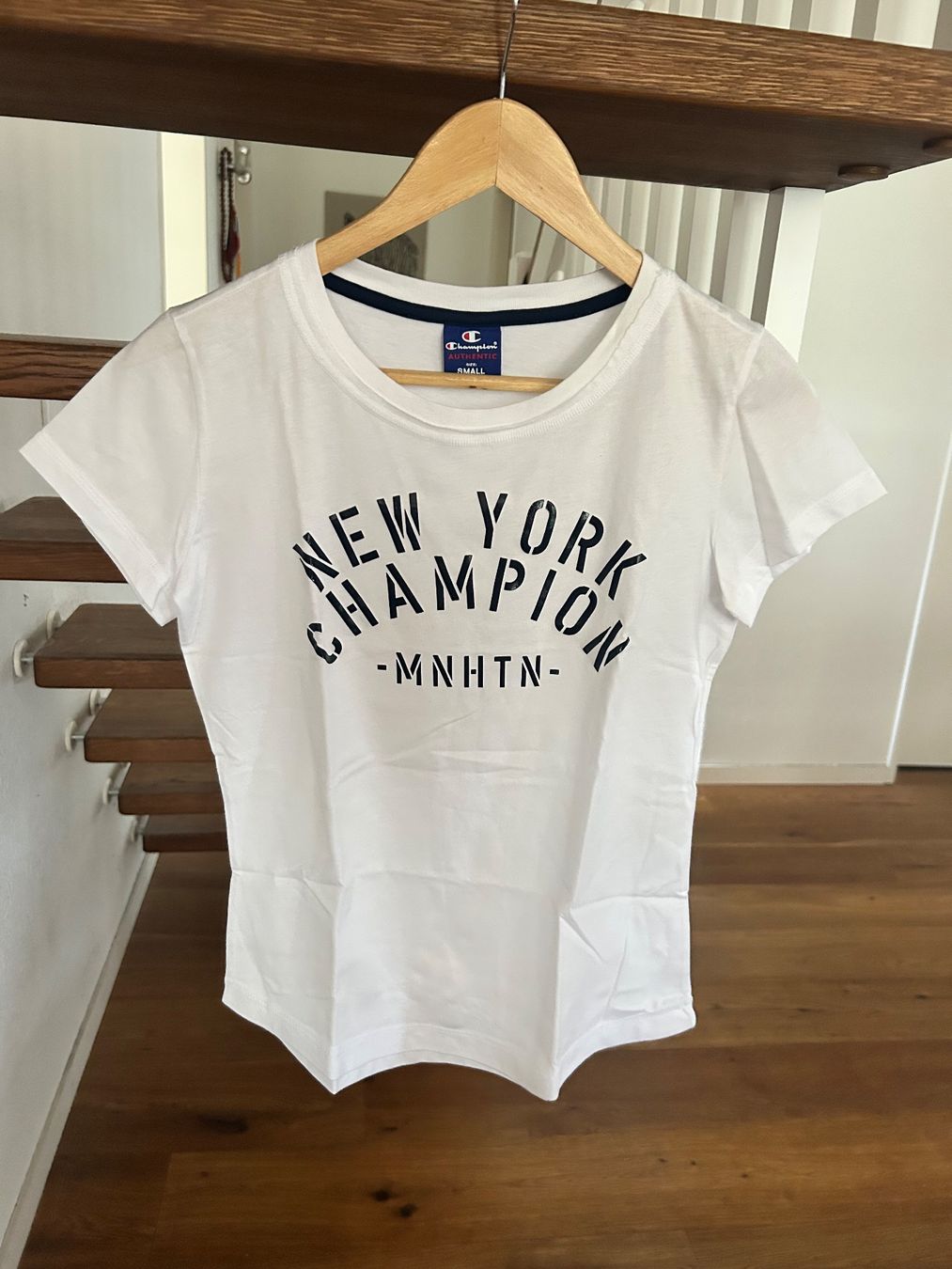 T-Shirts: Damen T-shirt Champion – Neu (gemäss Beschreibung) aus Bad Ragaz von ocl_2fyc