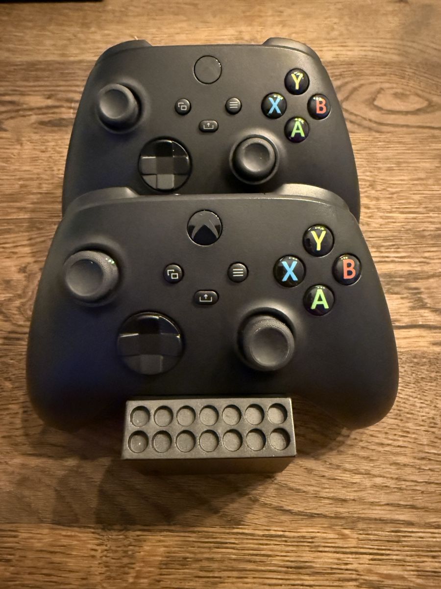 Microsoft Consoles: Xbox Series X 2x Controller + Ladestation + Headset  – D'occasion à Aadorf par Apoly 6