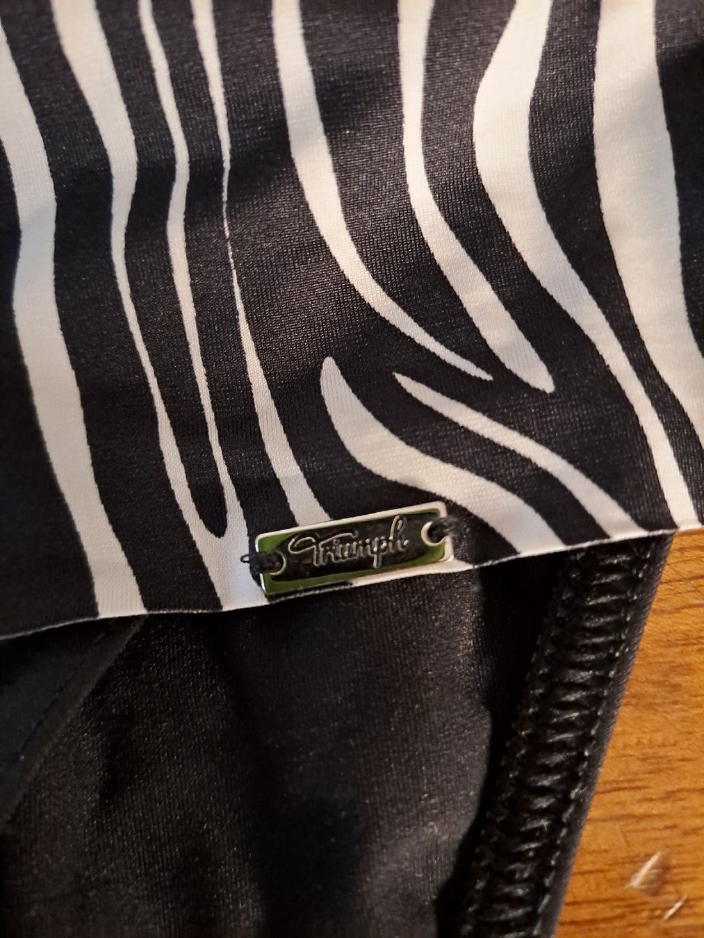 Triumph Badekleider & Bikinis: Triumph Bikini Set Zebra Muster Damen Grösse 70D / 38 – Gebraucht aus Basel von Sevenaa 2