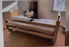 Pflegebett mit elektrischer Verstellung gut erhalten