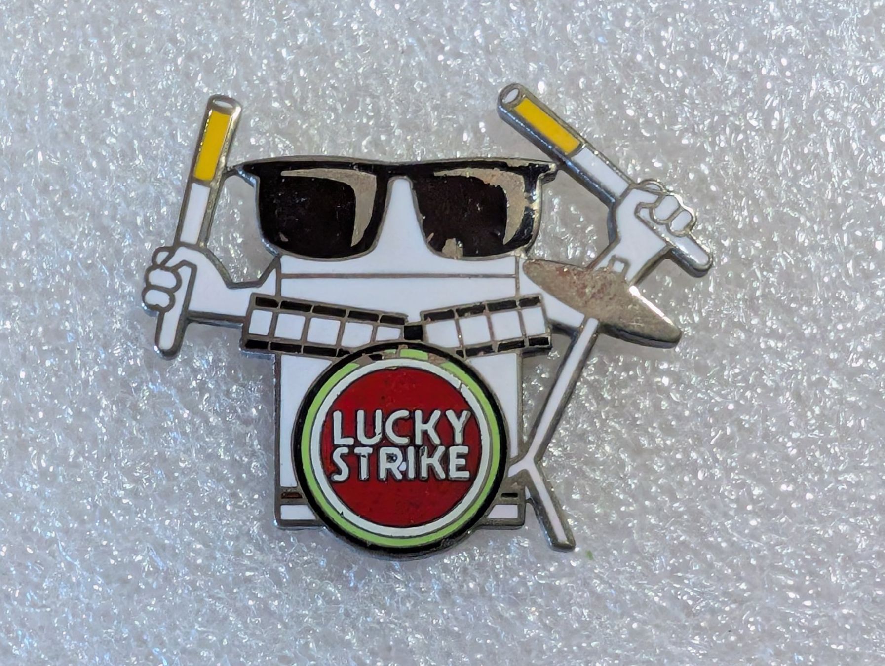 Placchette & Badge: Ansteckpin 279: Lucky Strike – Usato da Oppligen venduto da Pin-Fall-Shop