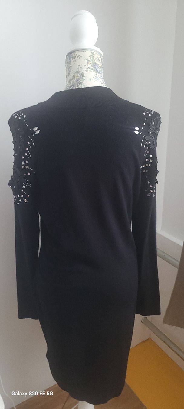 Vestiti: Strickkleid mit Cut Outs Gr.40/42 neuwertig – Usato da Oberaach venduto da Svea11 4
