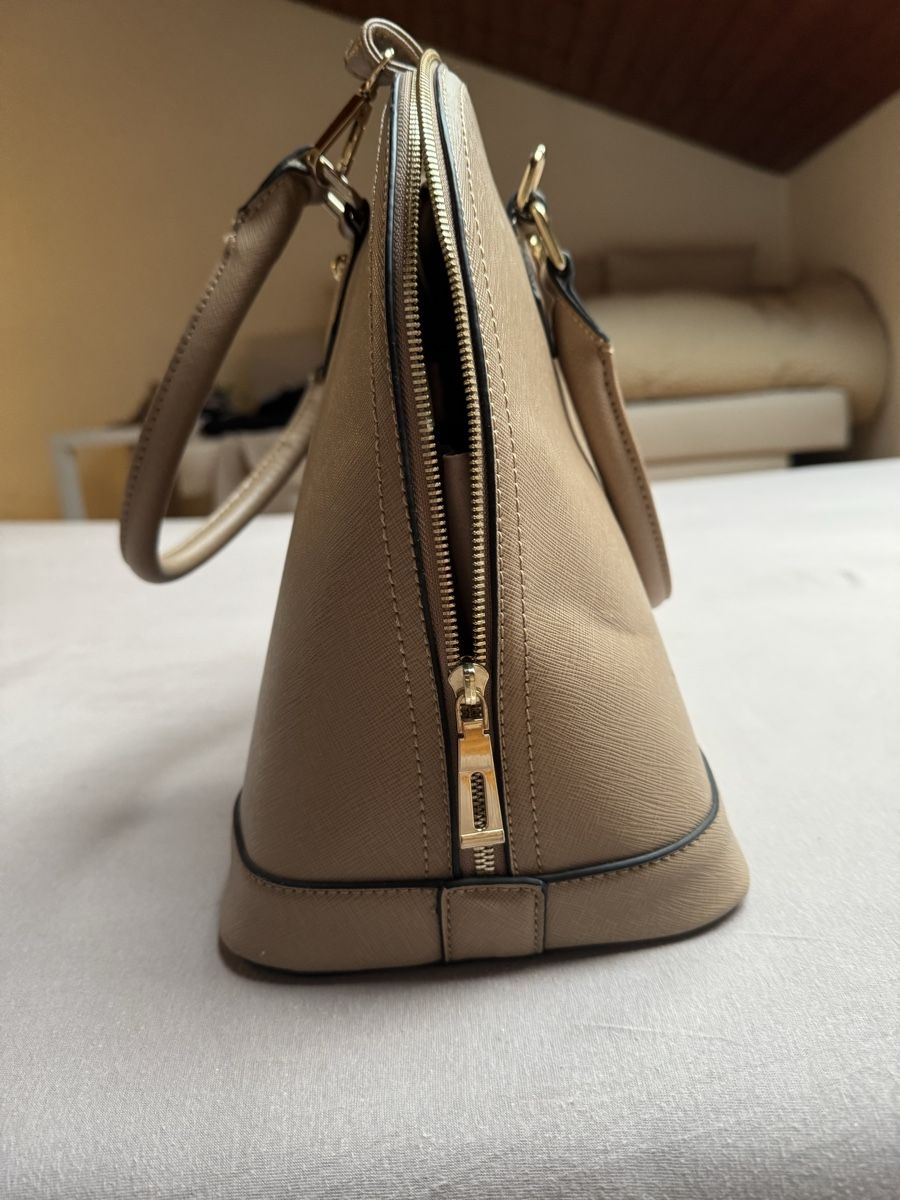 Borse da donna: Sac à main élégant et spacieux – Usato da Auvernier venduto da big_7srg 1