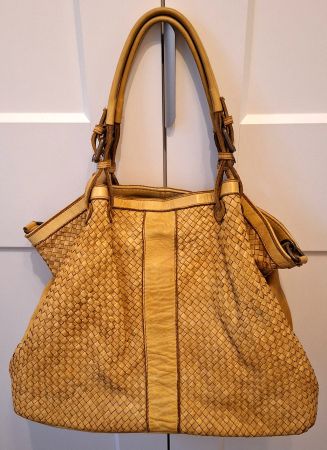 Leder Handtasche geflochten, italienisches Design, gelb