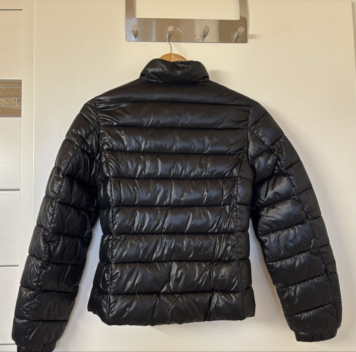 Mango Giacche: MNG Daunenjacke schwarz – Usato da Estavayer-le-Lac venduto da constance-esta 2