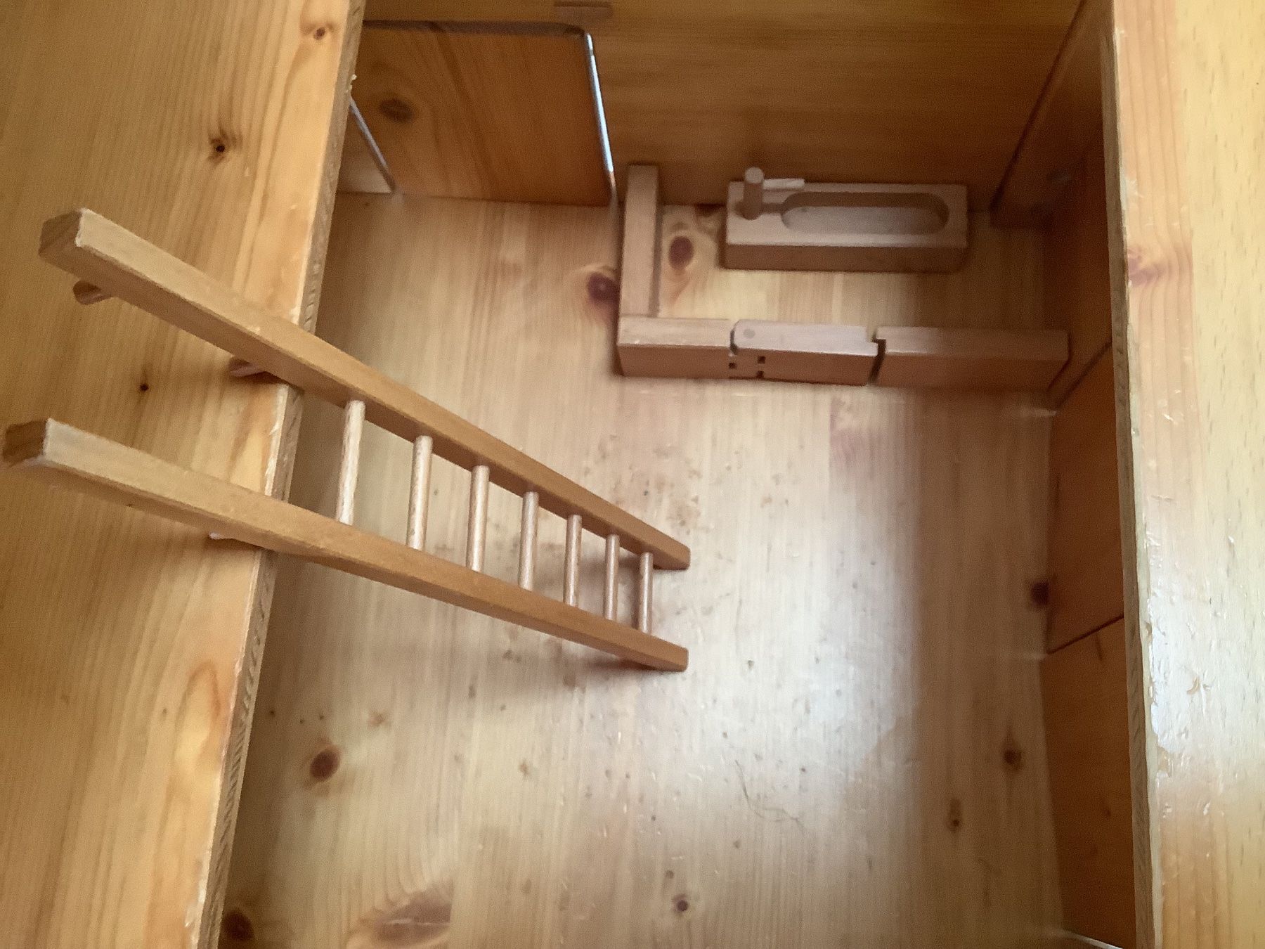 Giocattoli: Holz Stall, robust und liebevoll gebaut – Usato da Uster venduto da yvo_z9xh 4