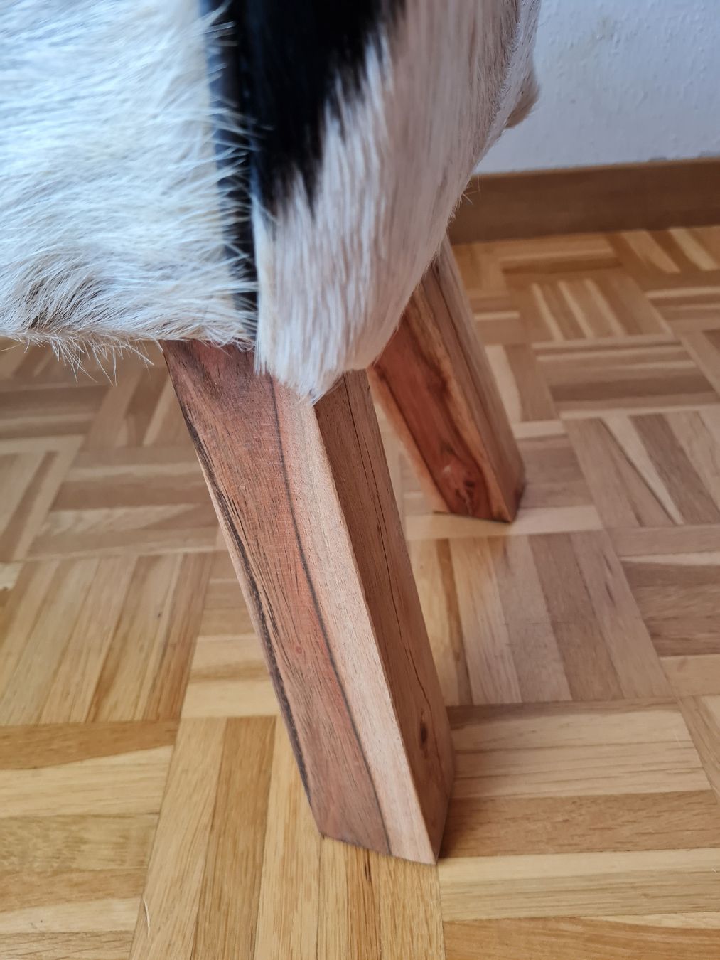 Sgabelli: Hocker - Echtes Ziegenfell – Usato da Maur venduto da Tashi010 6