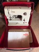 Nähmaschine Berninamit Koffer und Buch