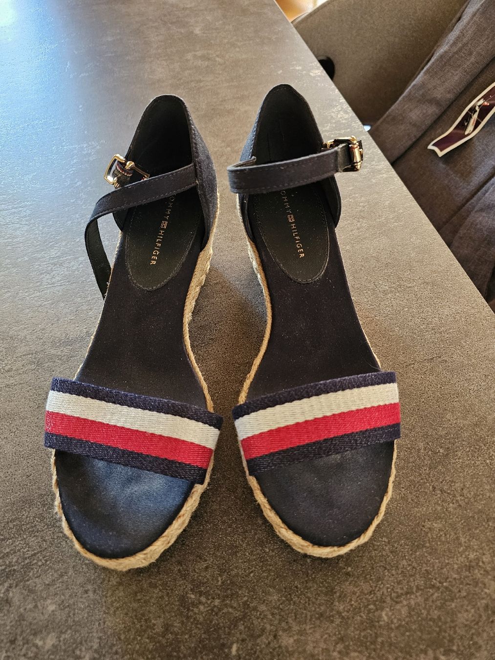 Tommy Hilfiger Scarpe da donna: Sandaletten Tommy Hilfiger – Nuovo (secondo la descrizione) da St. Gallen venduto da Dreamland 2