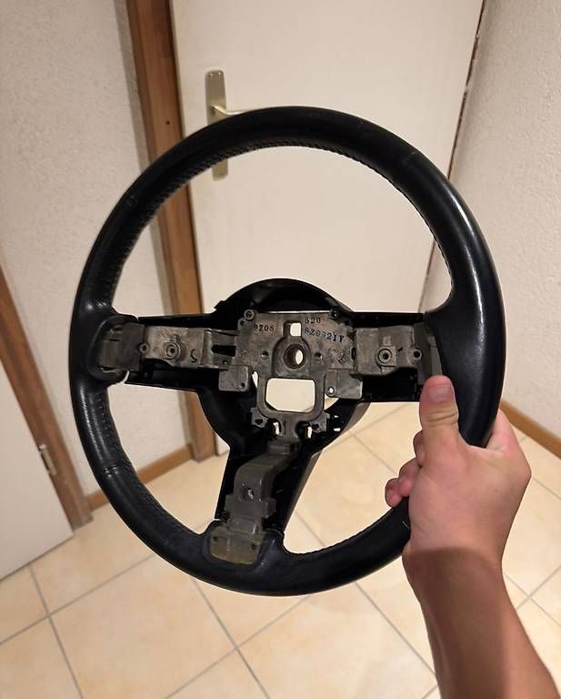 Mazda Toutes les pièces auto: Volant cuir Mazda Mx-5 NC – D'occasion à Oron-le-Châtel par Anthox