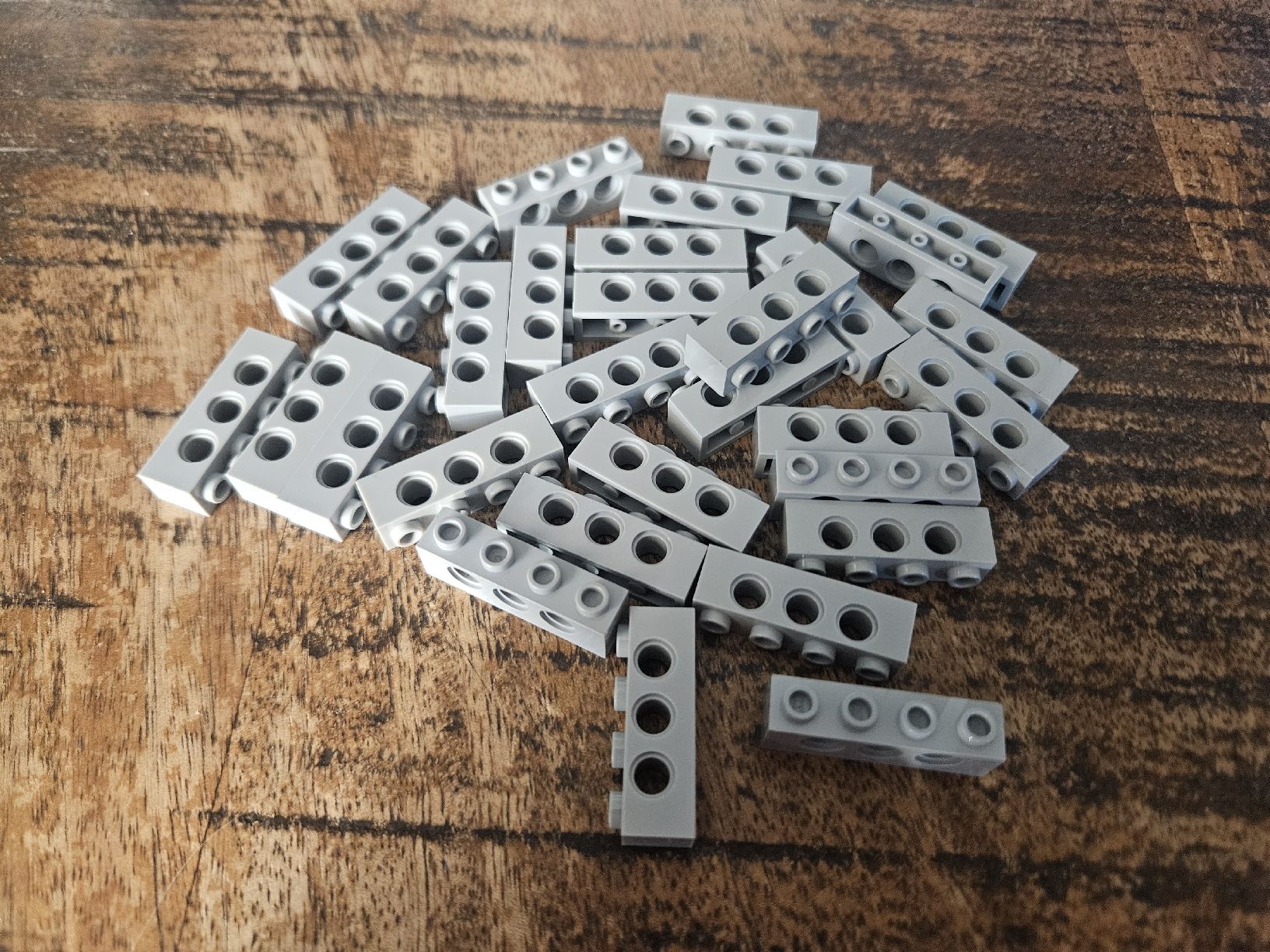 Lego Kit di costruzioni: lego 3701 lot de 30 pièces Light Bluish Gray Technic, Brick – Usato da Confignon venduto da Ecrofigs